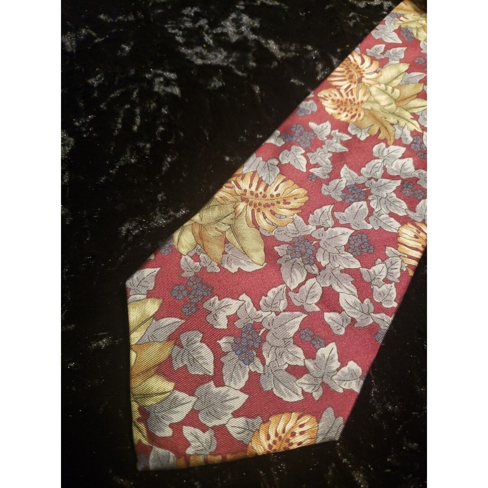 Vintage Salvatori Red Floral Leaves Mens NeckTie Made in USA Silk Career